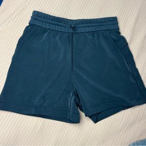 Lululemon Softstreme 4in Shorts: Size 4